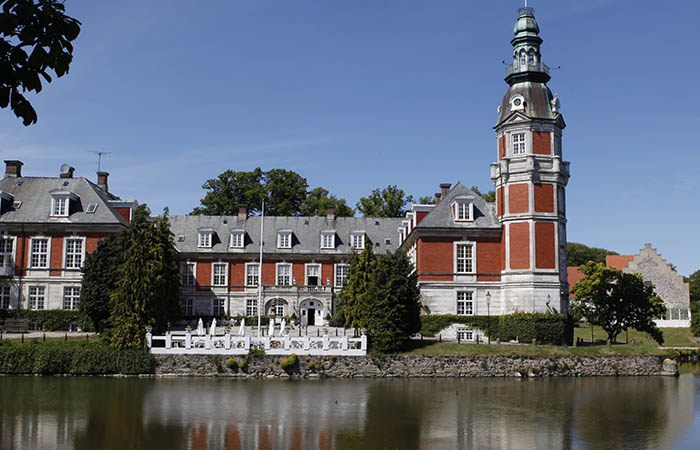 hvedholm-slotshotel.jpg