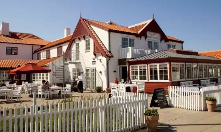 ruths-hotel.jpg